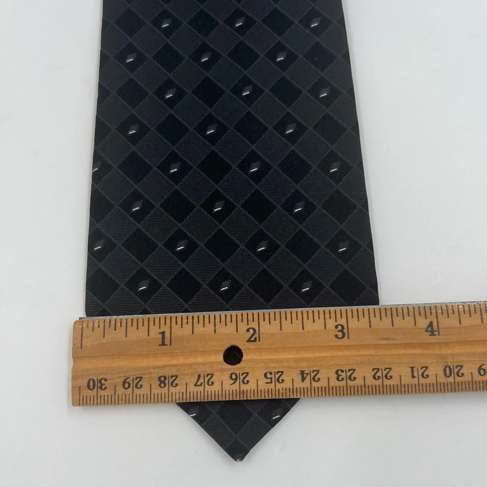 Van Heusen studio Black 100% silk Diamond Argyle Classic Tie